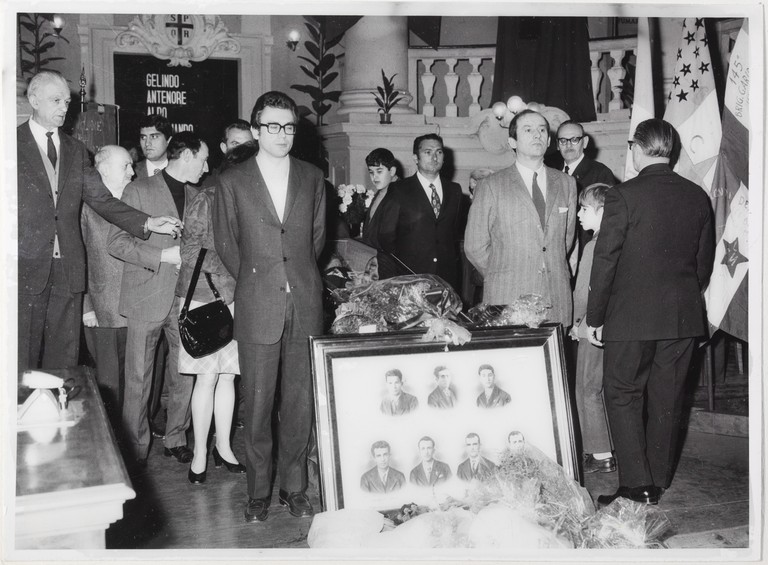 Gattatico-Reggio Emilia, 27-30 marzo 1970, Funerali di Alcide Cervi, camera ardente di Alcide nella Sala del Tricolore di Reggio Emilia, picchetto d'onore